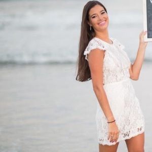 Signature 8 | Lace backless dress